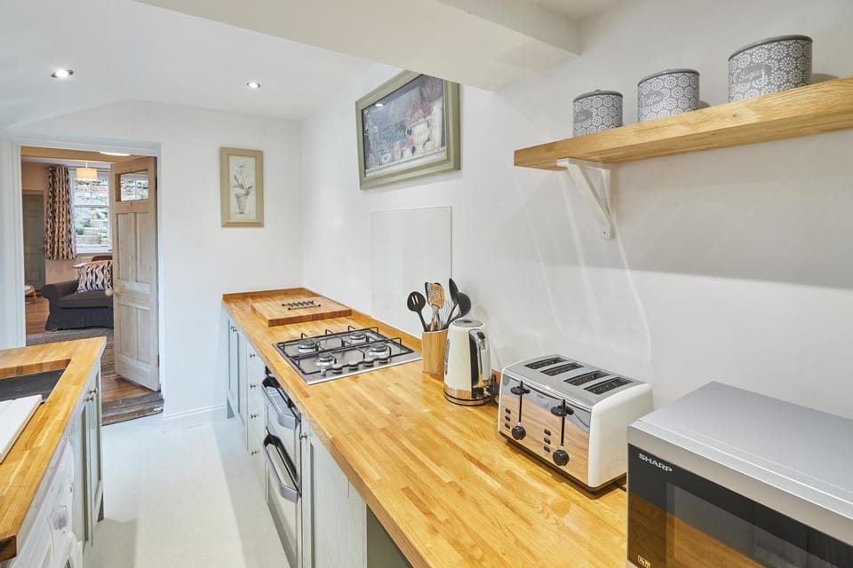 Kitchen or kitchenette, minibar, pet friendly, stove, toaster