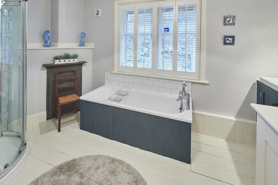 Bathroom, Bath