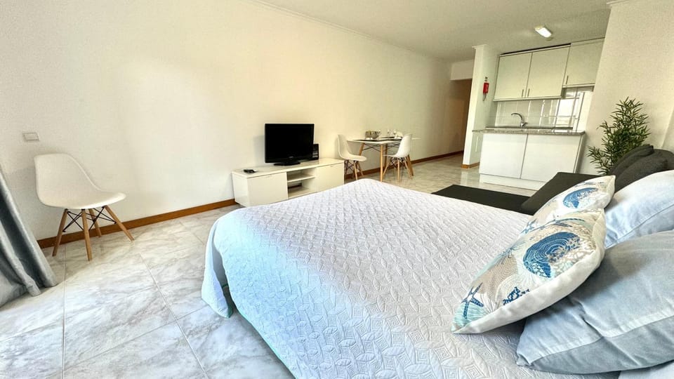 Bed, Kitchen or kitchenette