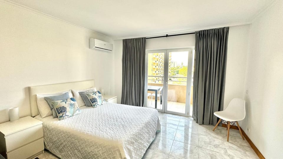 Bed, air conditioner