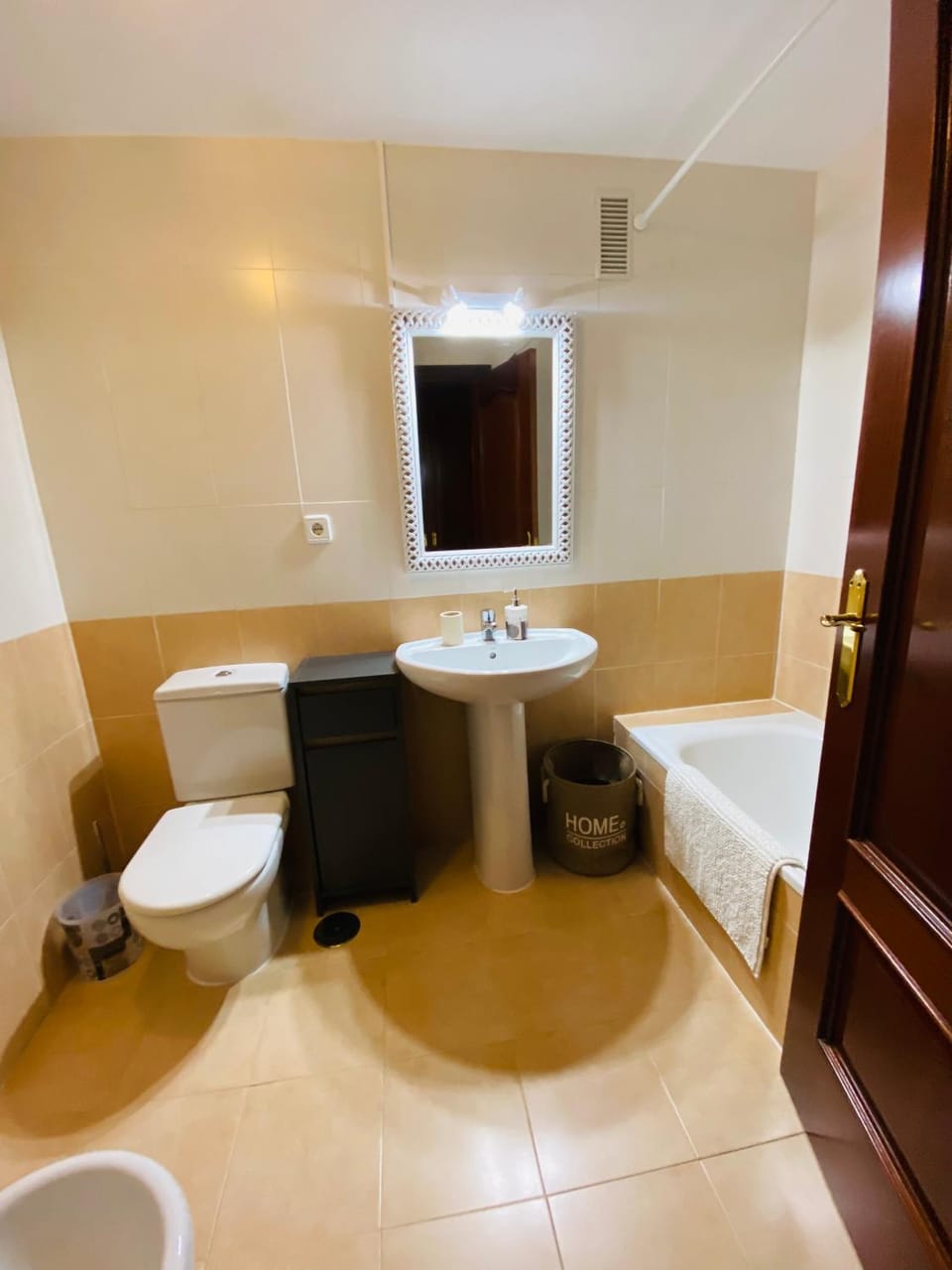 Shower, Toilet, Bathroom, Bath, hair dryier