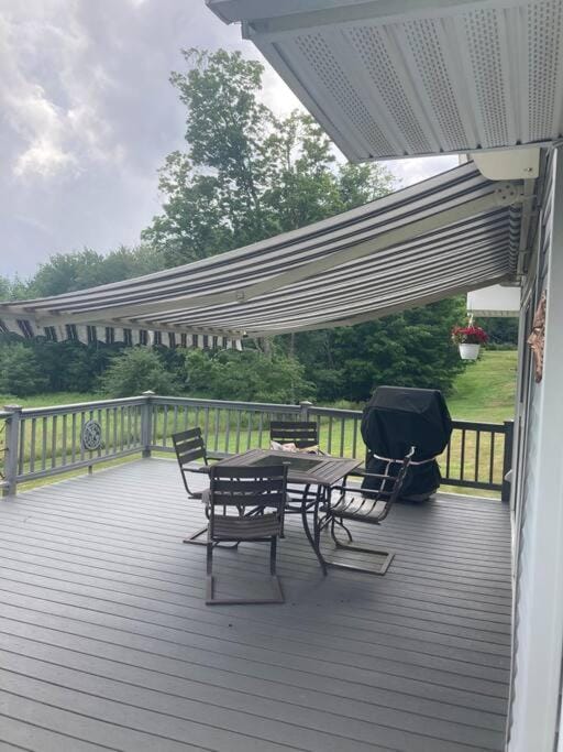 Close to skiing and hiking, walk to main street House in Tannersville