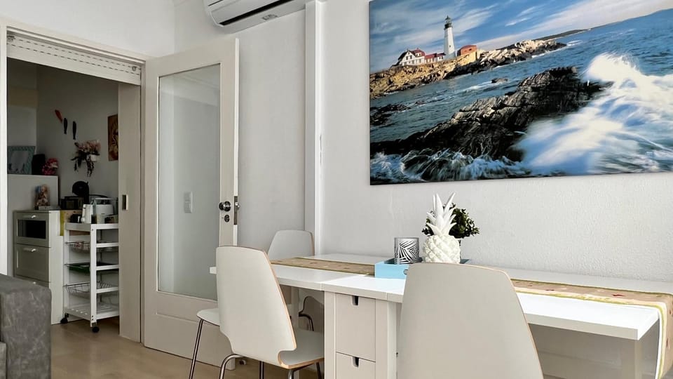 Living room, Decorative detail, Dining area