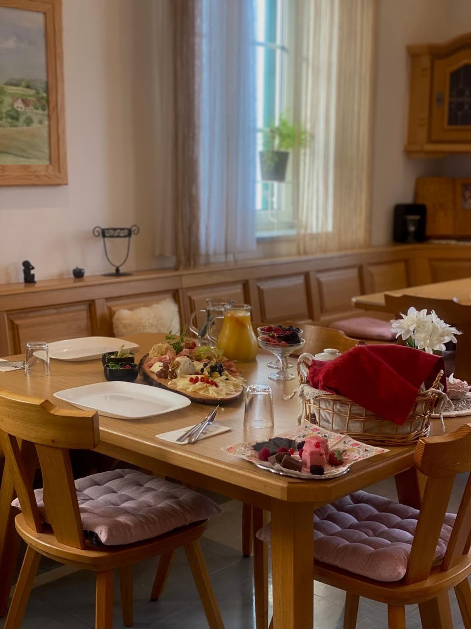 Food and drinks, Dining area, Food