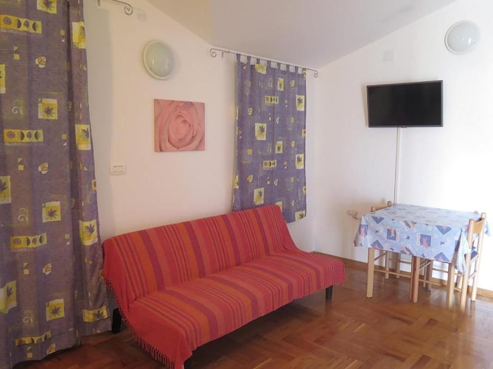 Communal lounge/ TV room, Living room