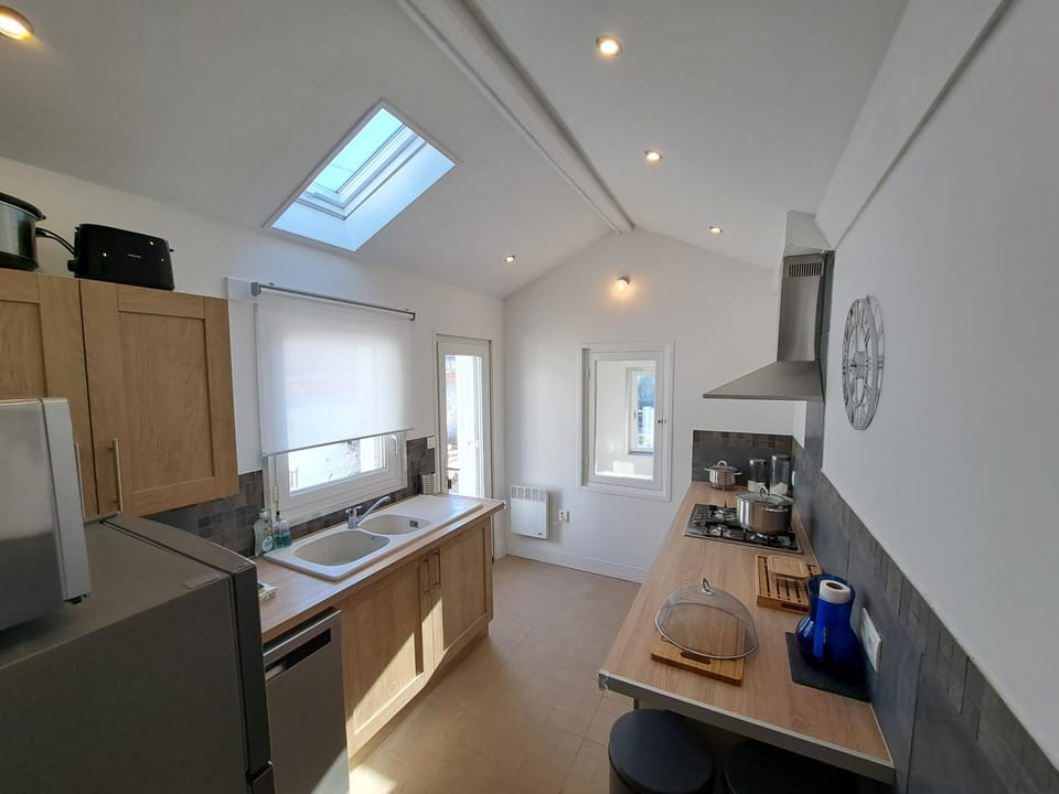 Kitchen or kitchenette, kitchen, kitchen