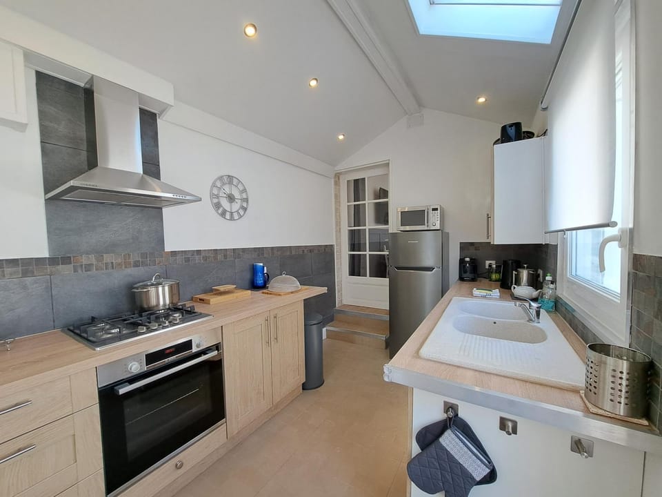 Kitchen or kitchenette, kitchen, kitchen