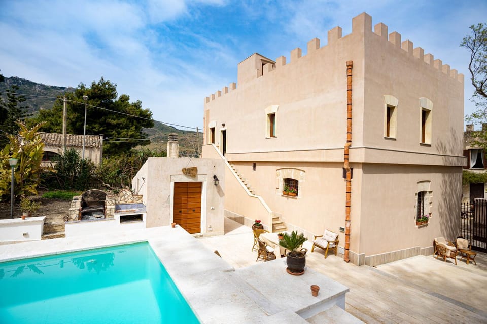 Antica Fortezza Villa Fontana Villa in Sicily