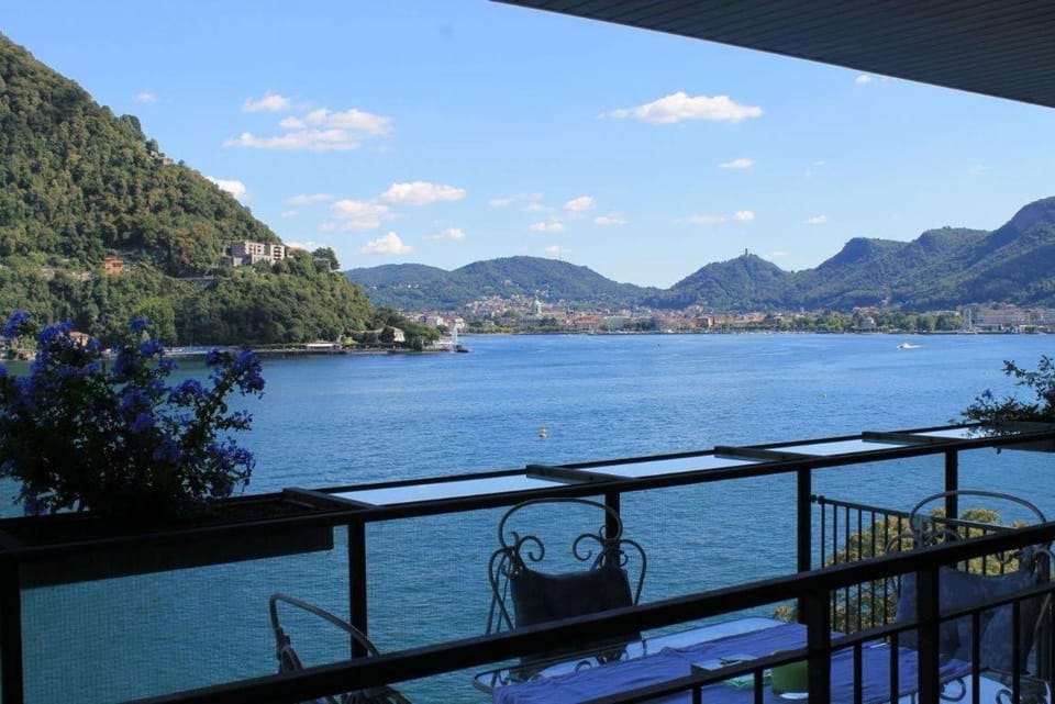 Lakeviewcabin - King Room With Balcony Cabin in Como
