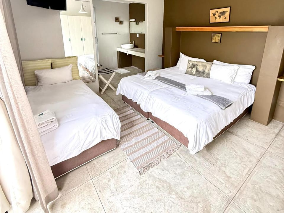 Bed, TV and multimedia, Photo of the whole room, Bedroom, towels, wardrobe