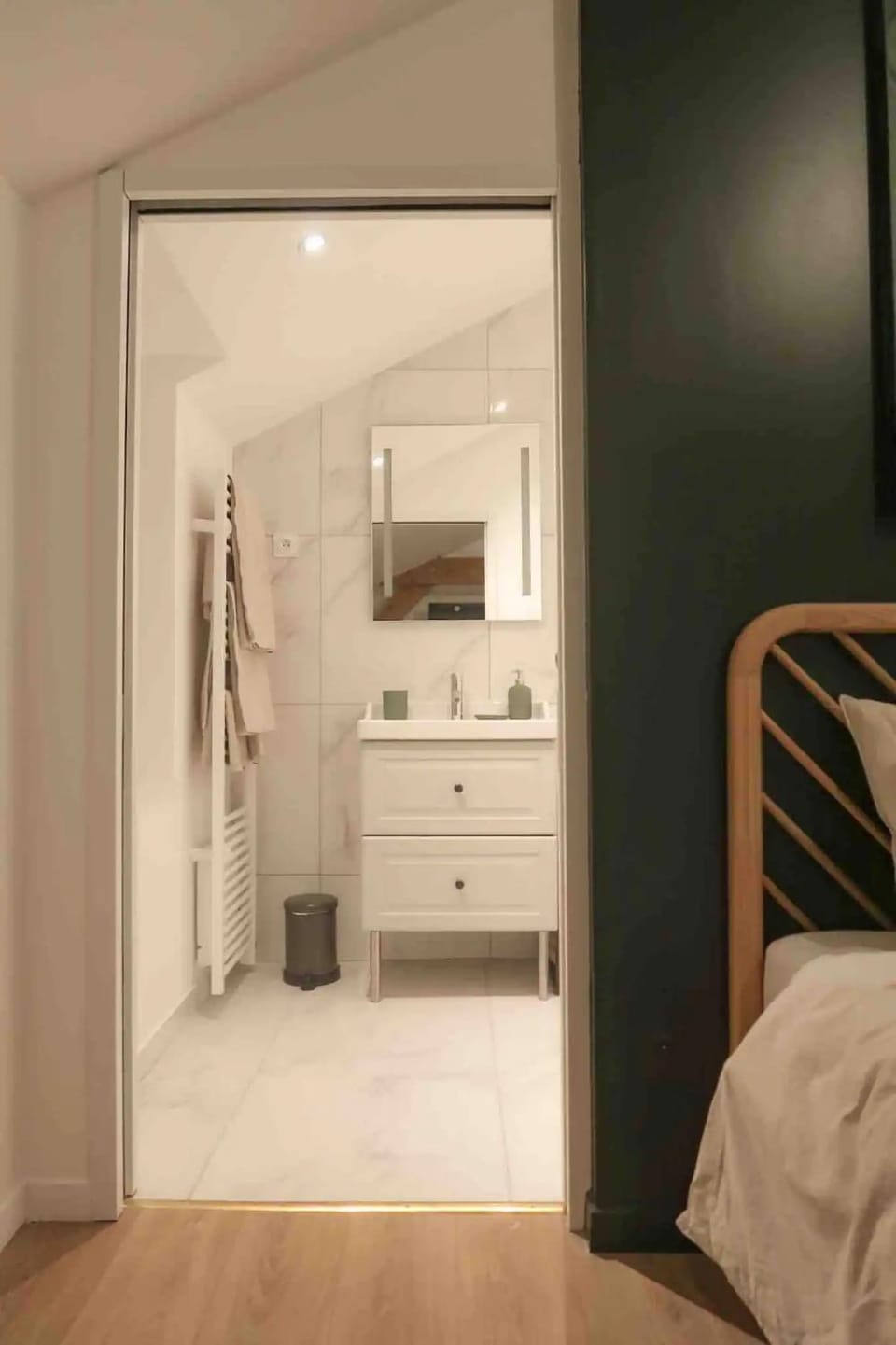Bed, Bathroom