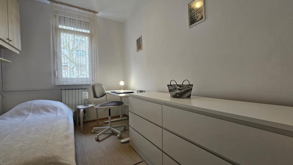 Bed, Seating area, Bedroom, wardrobe