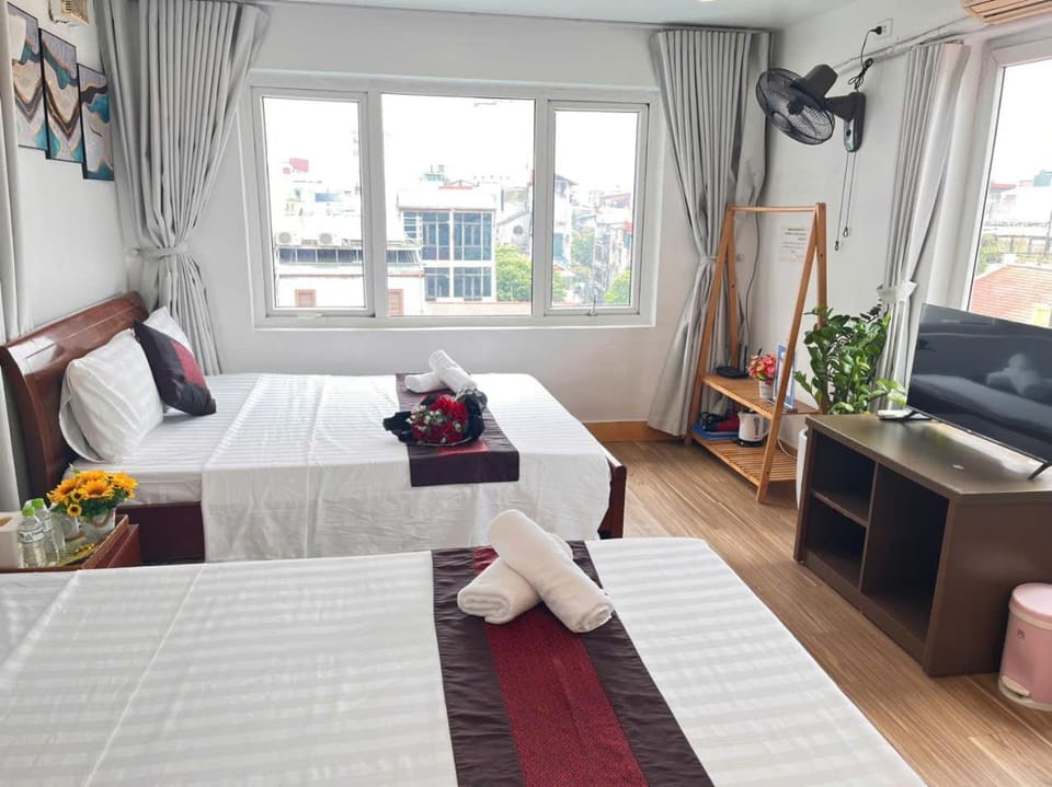 Bed, TV and multimedia, Living room, Photo of the whole room, Seating area, Bedroom, towels