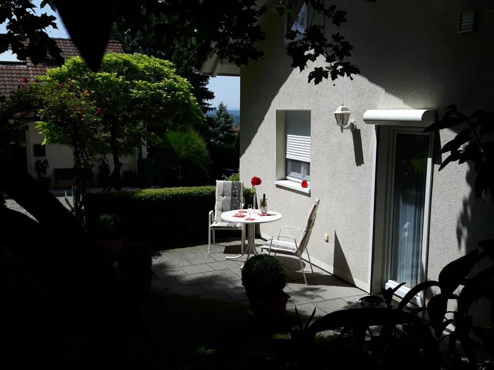 Property building, Garden, Balcony/Terrace, Garden view