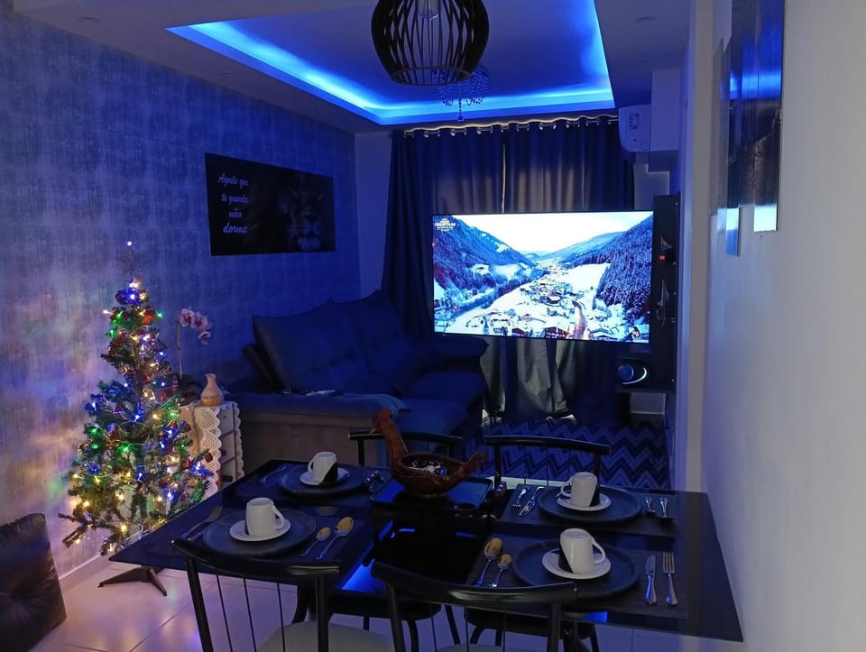 Communal lounge/ TV room, TV and multimedia, Dining area