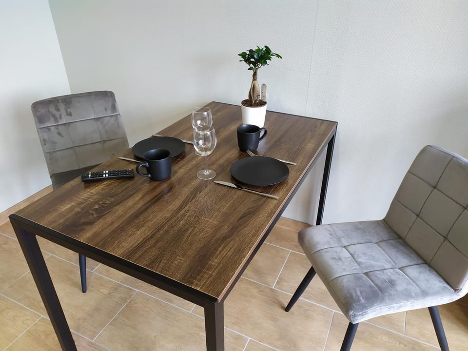 Seating area, Dining area