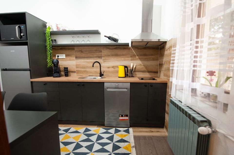 Coffee/tea facilities, Kitchen or kitchenette, dishwasher, minibar, stove