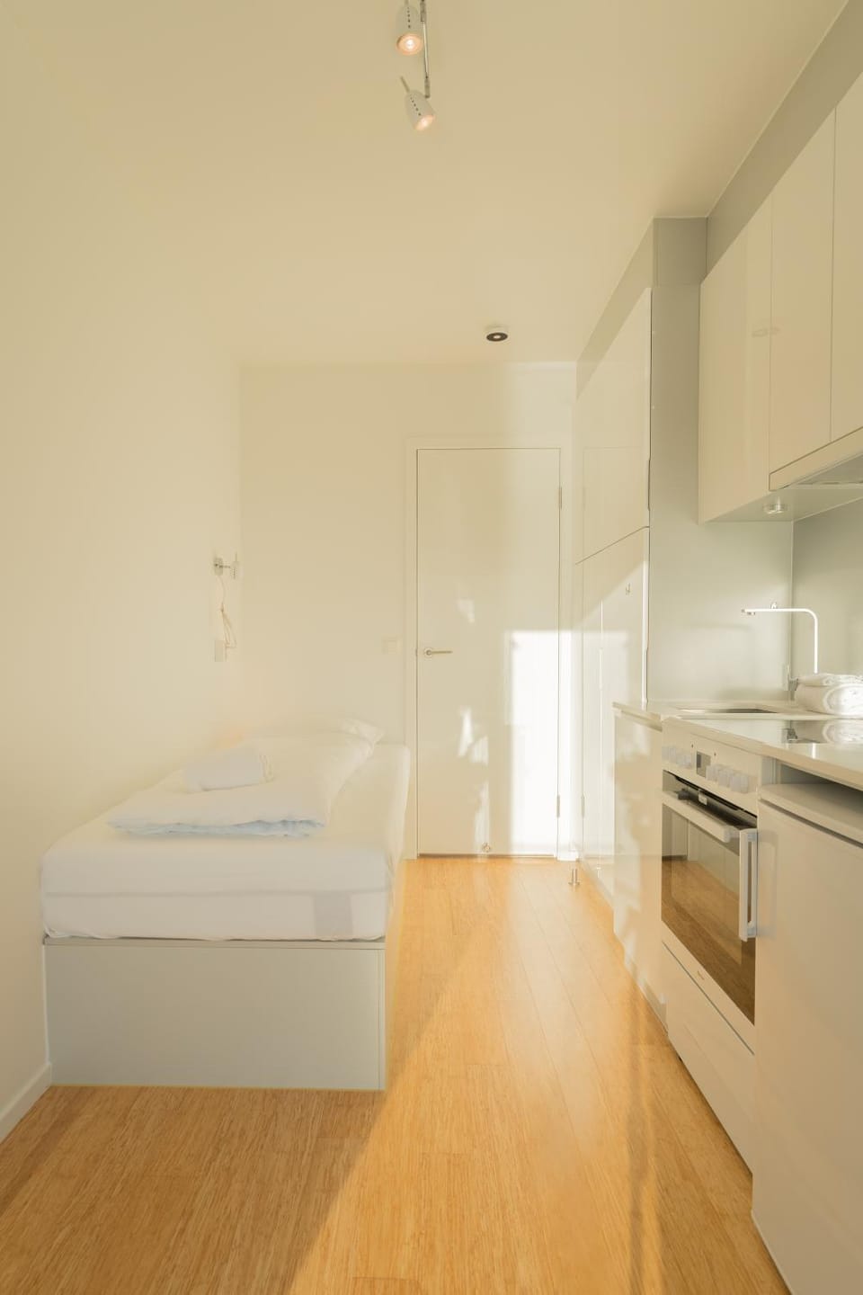 Bed, Kitchen or kitchenette, Photo of the whole room, Bedroom, stove