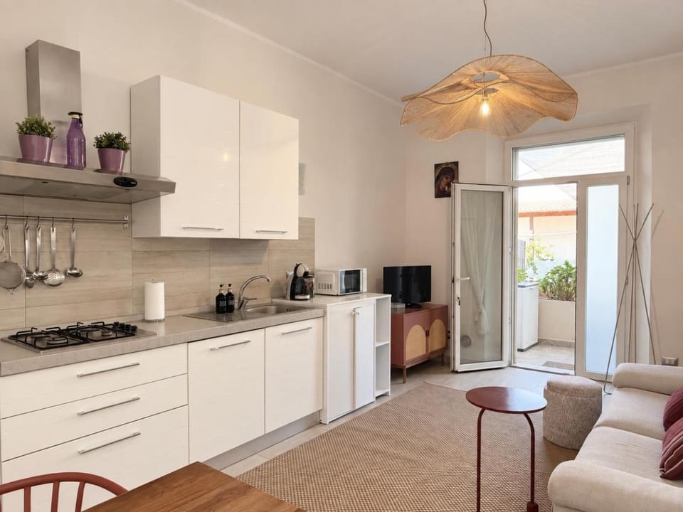 Kitchen or kitchenette, Living room, stove