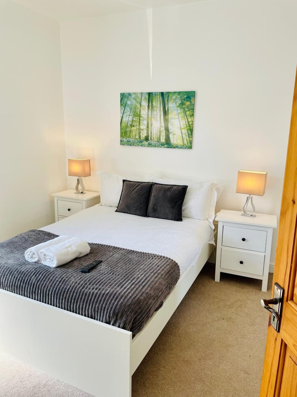 Bed, Bedroom, towels