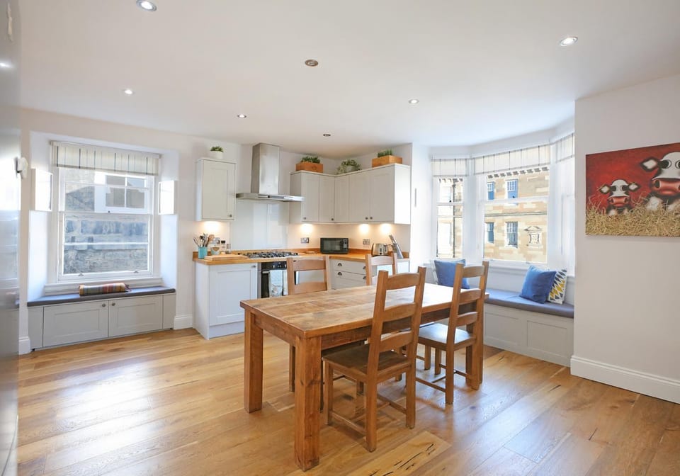 Kitchen or kitchenette, Decorative detail, Seating area, Dining area