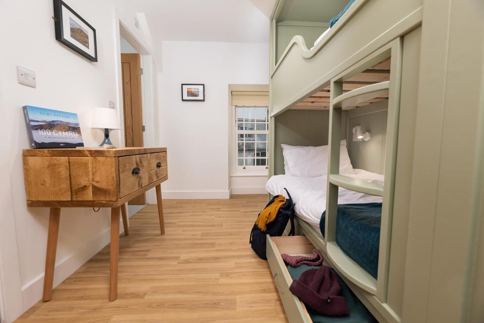 Bed, Photo of the whole room, Bedroom, bunk bed