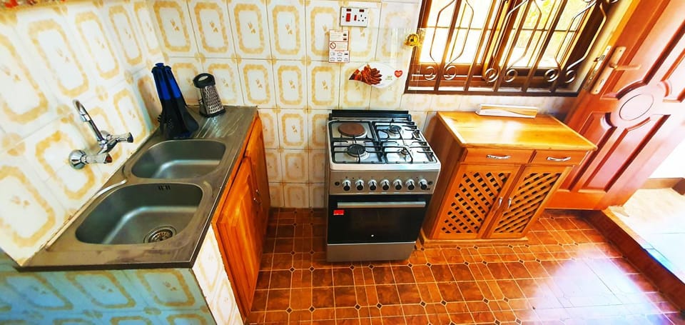 Kitchen or kitchenette, pet friendly, stove