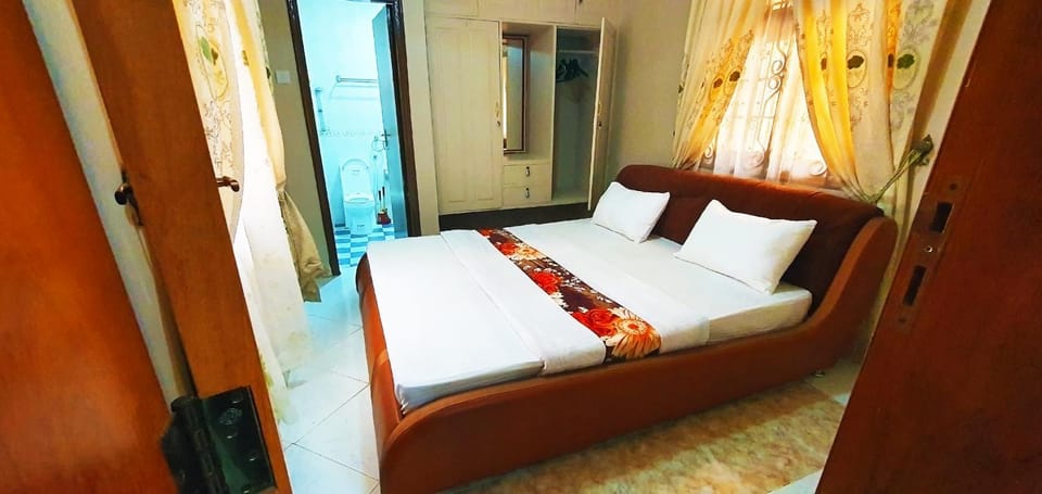 Bed, Photo of the whole room, Bedroom, wardrobe