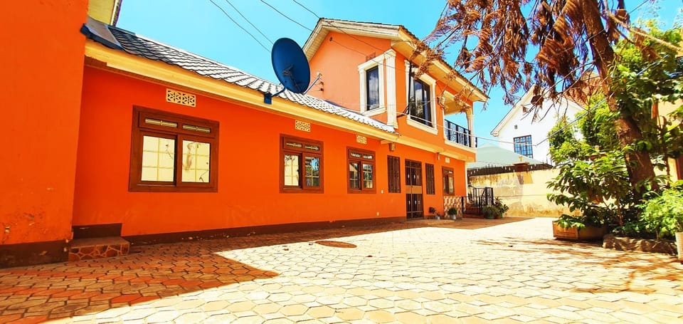 Property building, Day, Neighbourhood