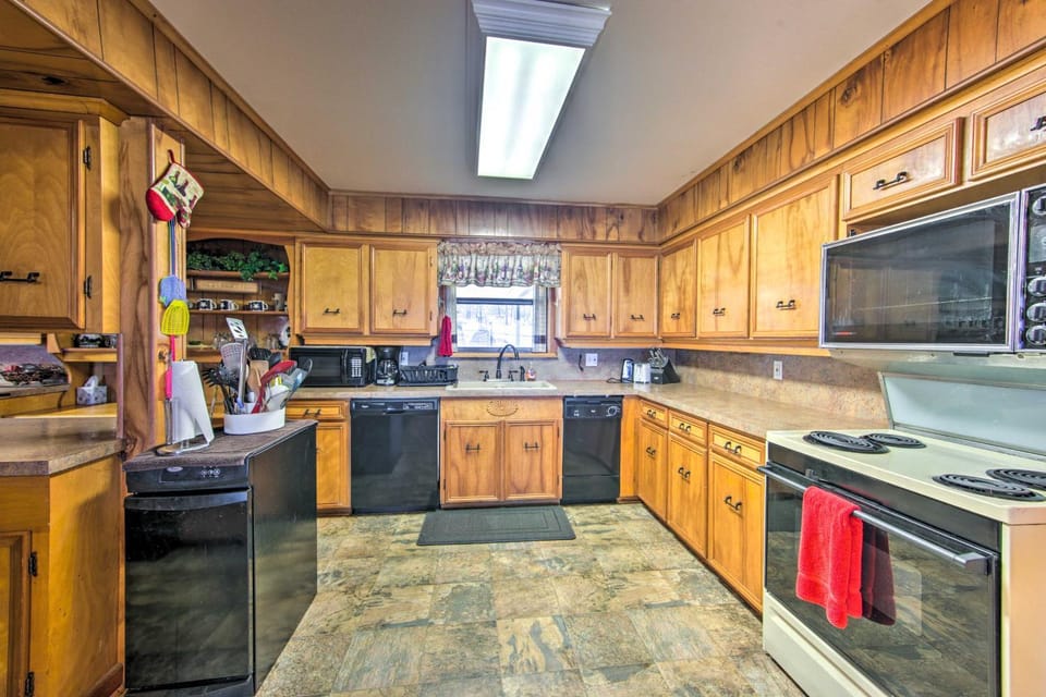 Waterfront Home w/ Boat Dock in Gun Barrel City House in Gun Barrel City