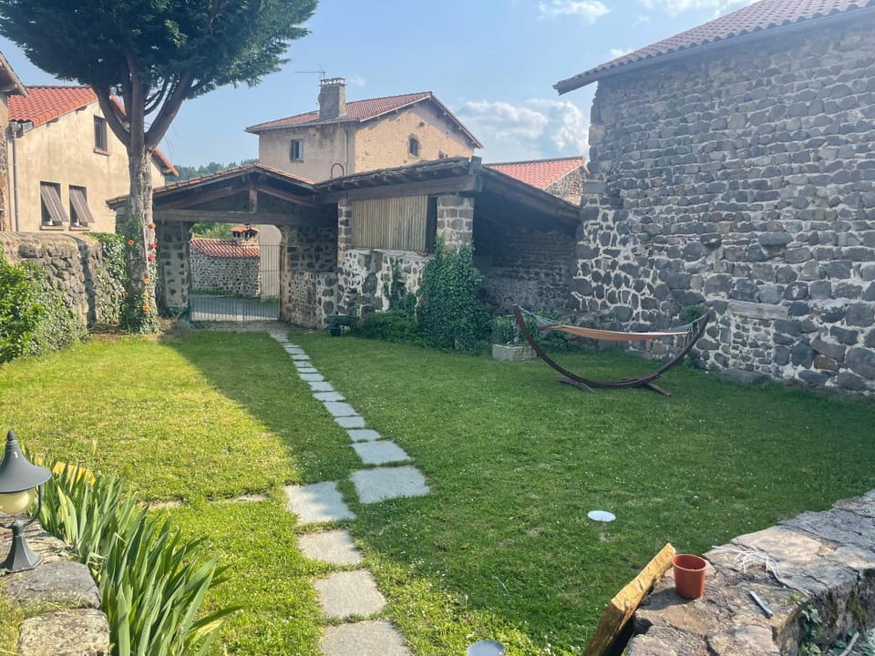 Ferme rénovée avec Piscine Villa in Auvergne-Rhône-Alpes