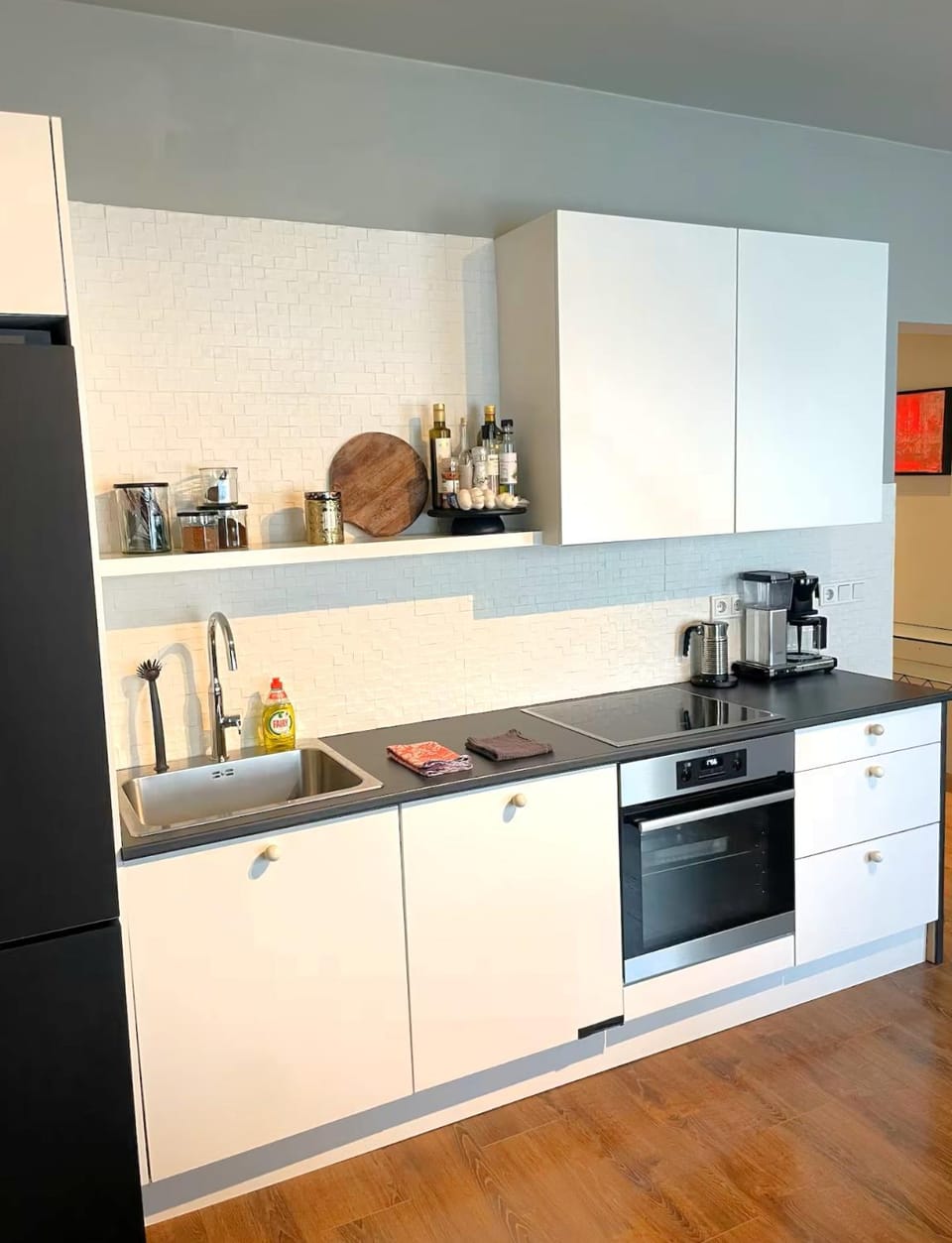 Coffee/tea facilities, Kitchen or kitchenette, dishwasher, stove