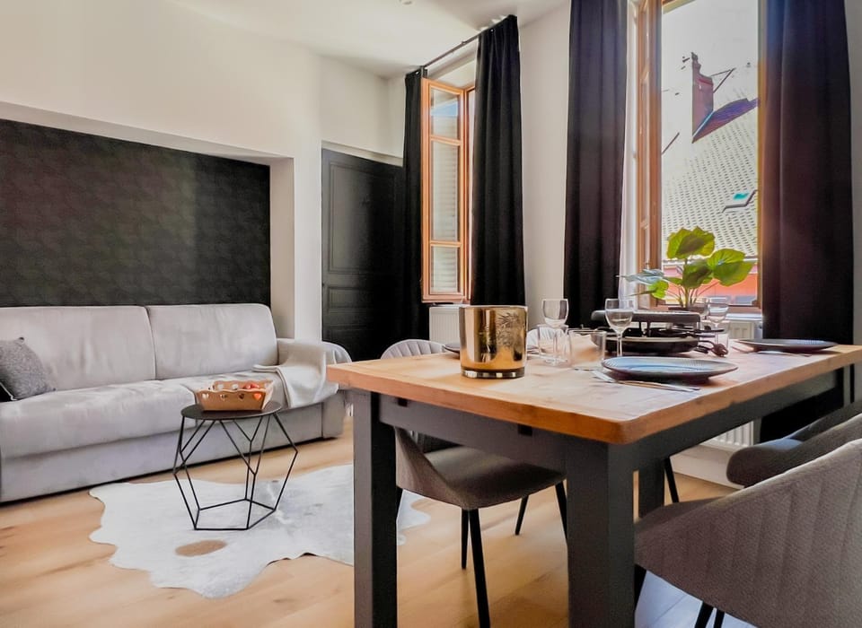 Living room, Seating area, Dining area