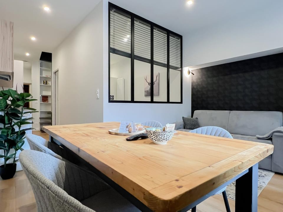 Living room, Seating area, Dining area