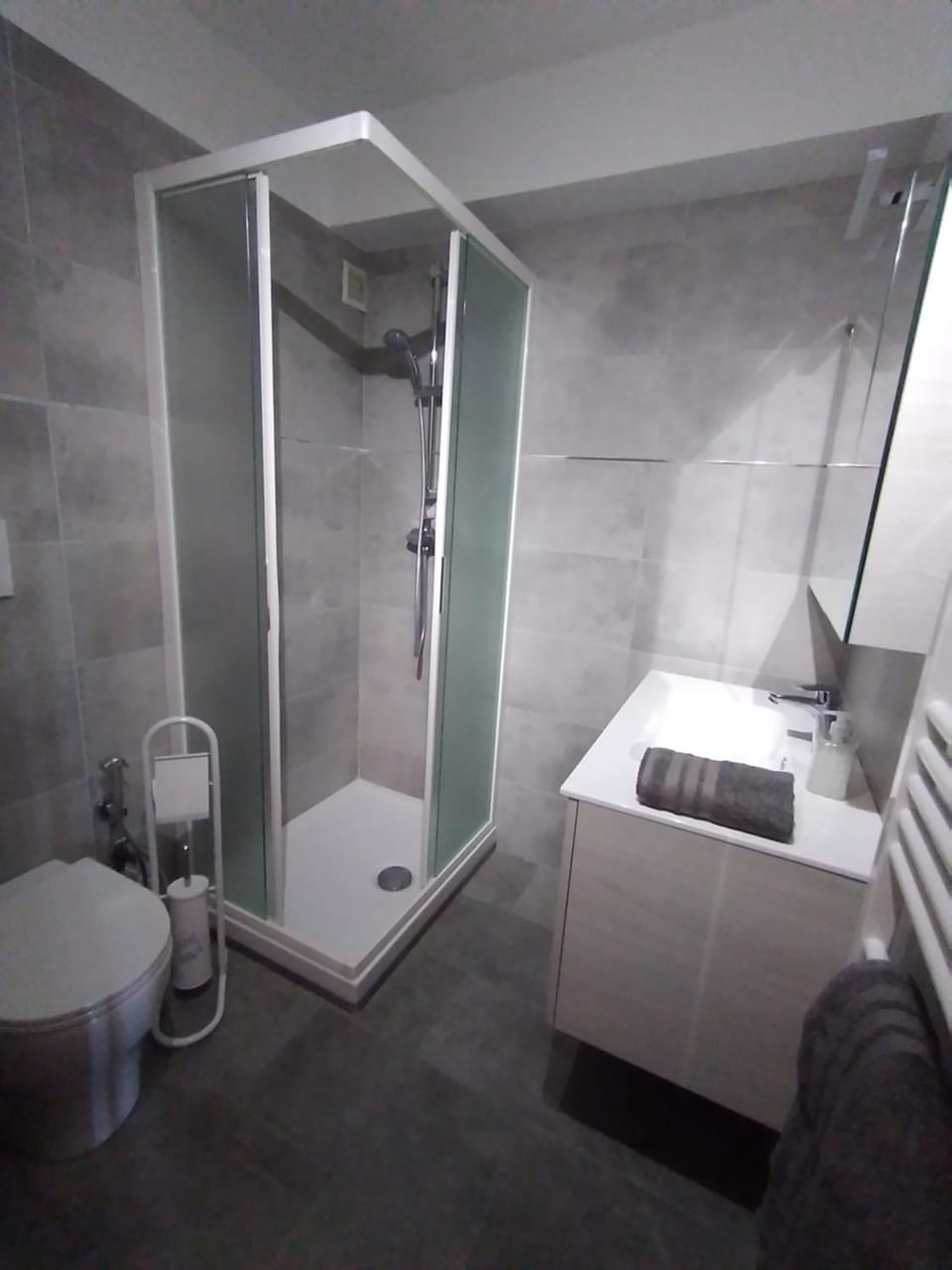 Studio entièrement rénové coté plage avec garage Apartment in Roquebrune-Cap-Martin