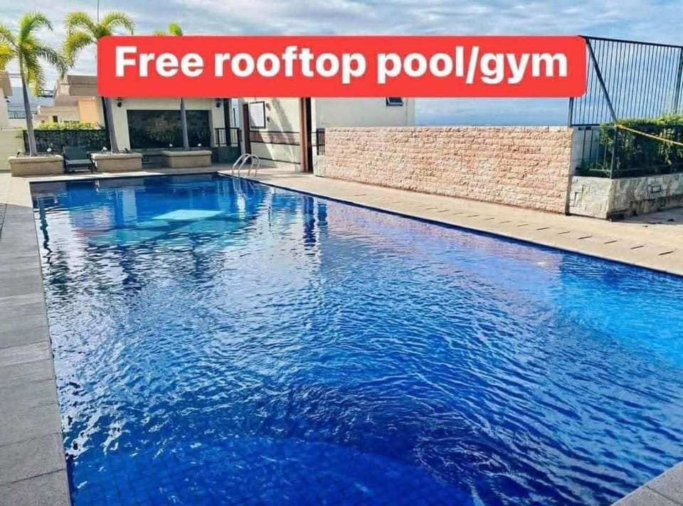 Morgan Suite BGC Shortwalk2 Venice Mall free pool gym Apartment in Makati
