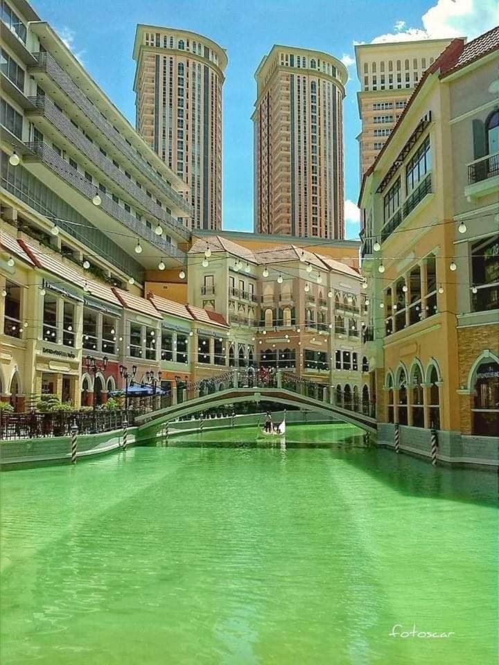 Morgan Suite BGC Shortwalk2 Venice Mall free pool gym Apartment in Makati