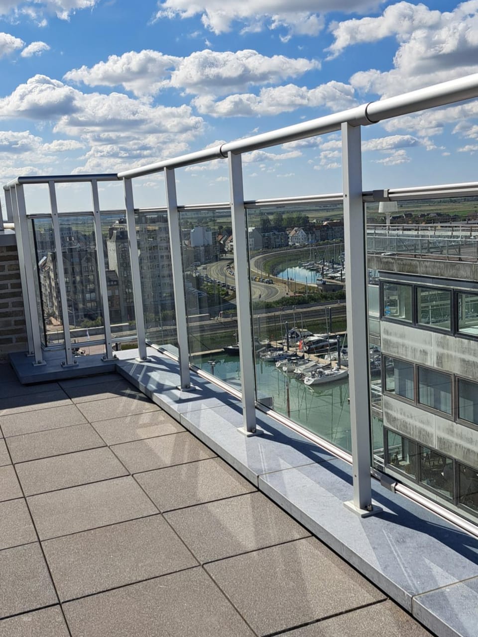 Duplex met zonnig zuidterras aan haven en zee Apartment in Flanders