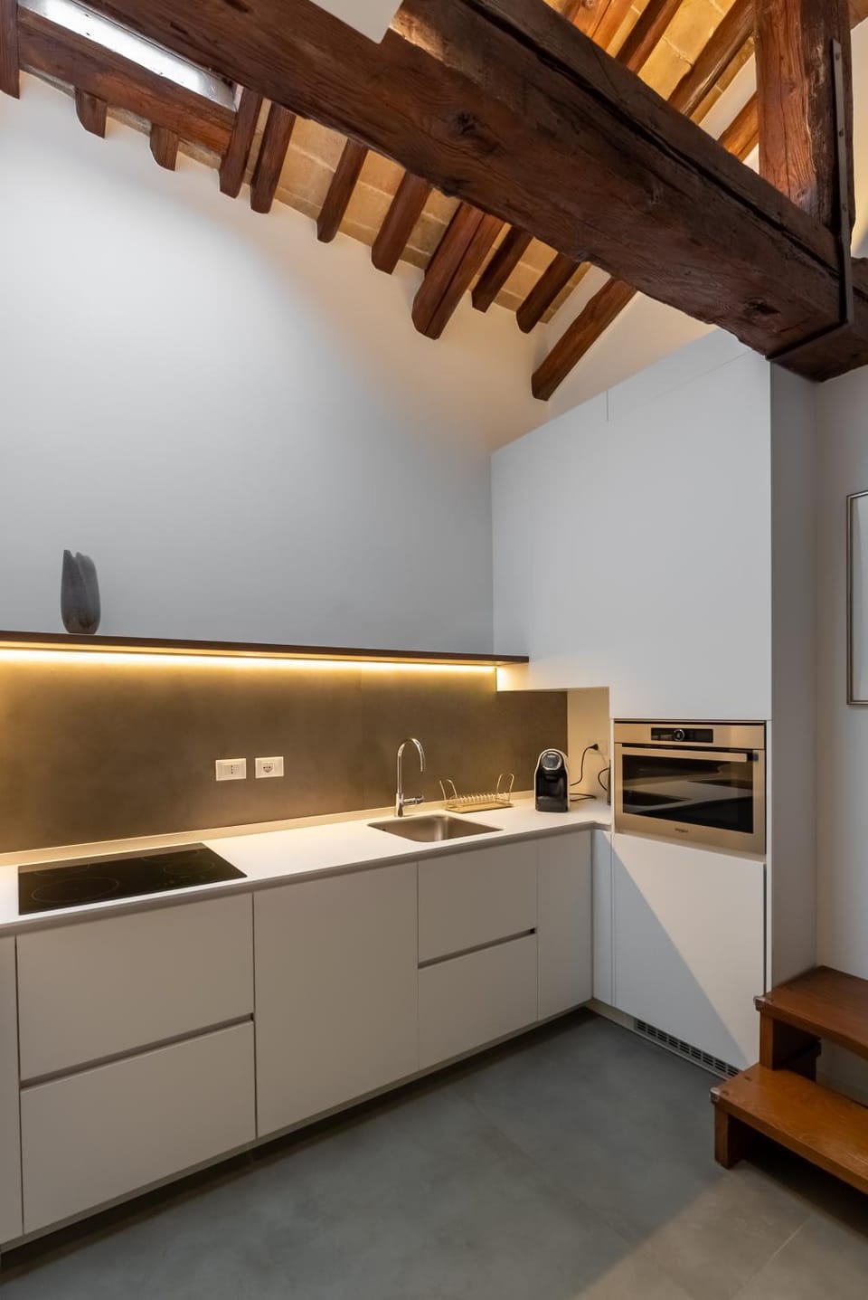 Kitchen or kitchenette, dishwasher, minibar, stove