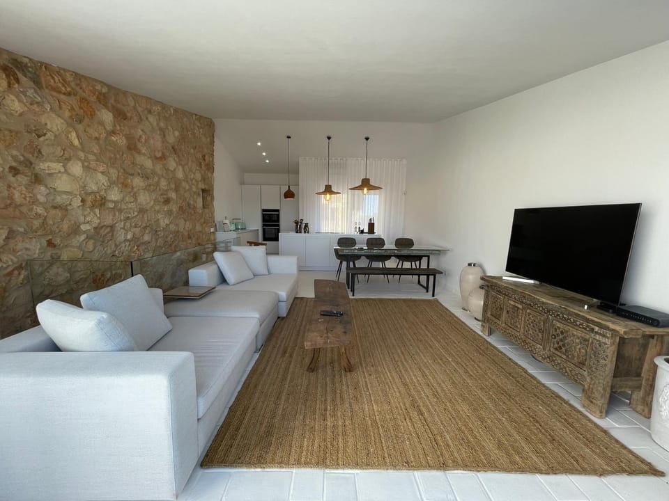 Communal lounge/ TV room, TV and multimedia, Living room, Seating area, Evening entertainment