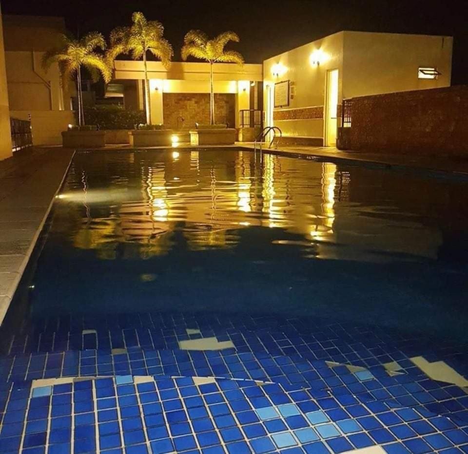 Morgan Suite BGC shortwalk1 Venice Mall free pool Apartment in Makati