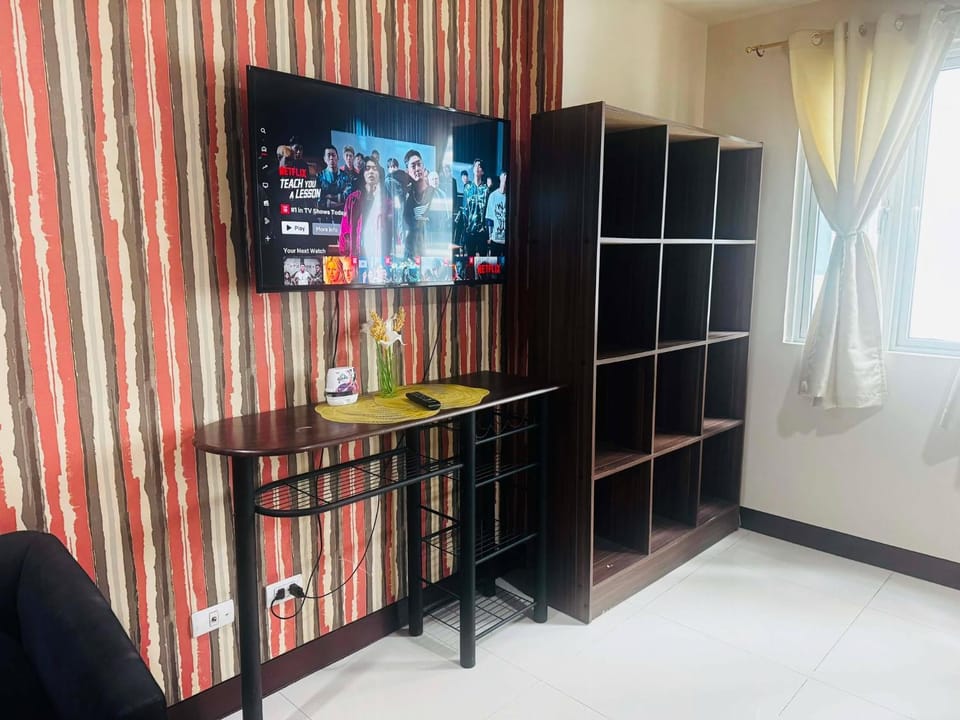 Morgan Suite BGC Shortwalk3 Venice Mall free pool gym Apartment in Makati