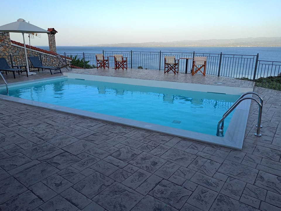 SIX INDEPENDENT HOUSES BY THE sea House in Magnesia Prefecture, Greece