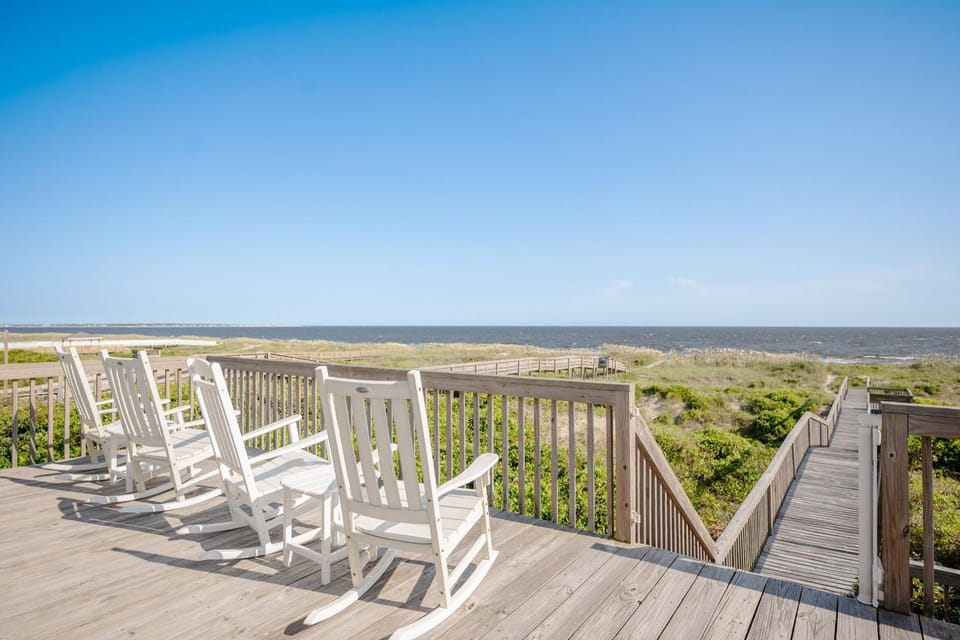 Payneless by Oak Island Accommodations House in Caswell Beach