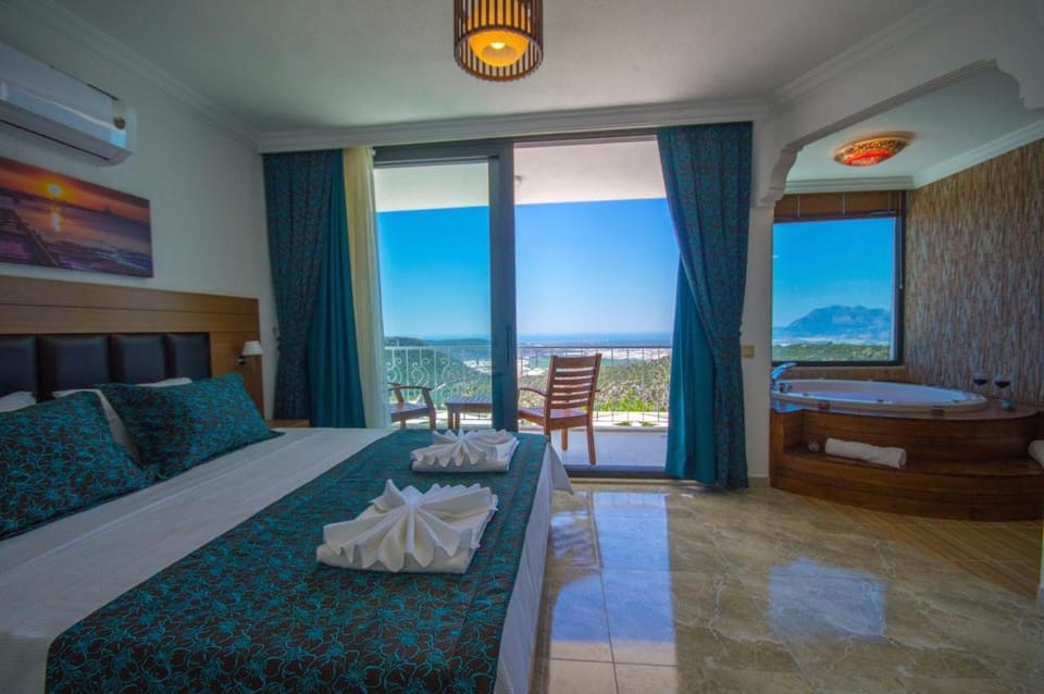 Bed, Natural landscape, Living room, Photo of the whole room, Seating area, Bedroom, Mountain view, Sea view, towels