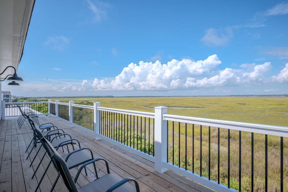 Picayne by Oak Island Accommodations House in Caswell Beach