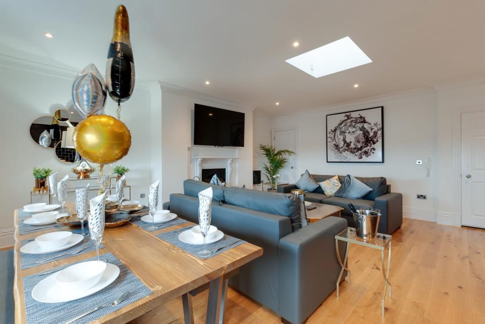 Living room, Seating area, Dining area