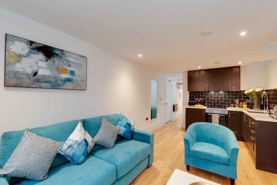 Kitchen or kitchenette, Living room, Seating area
