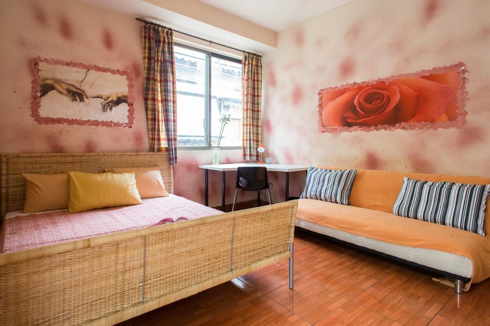 Bed, Photo of the whole room, Seating area, Bedroom