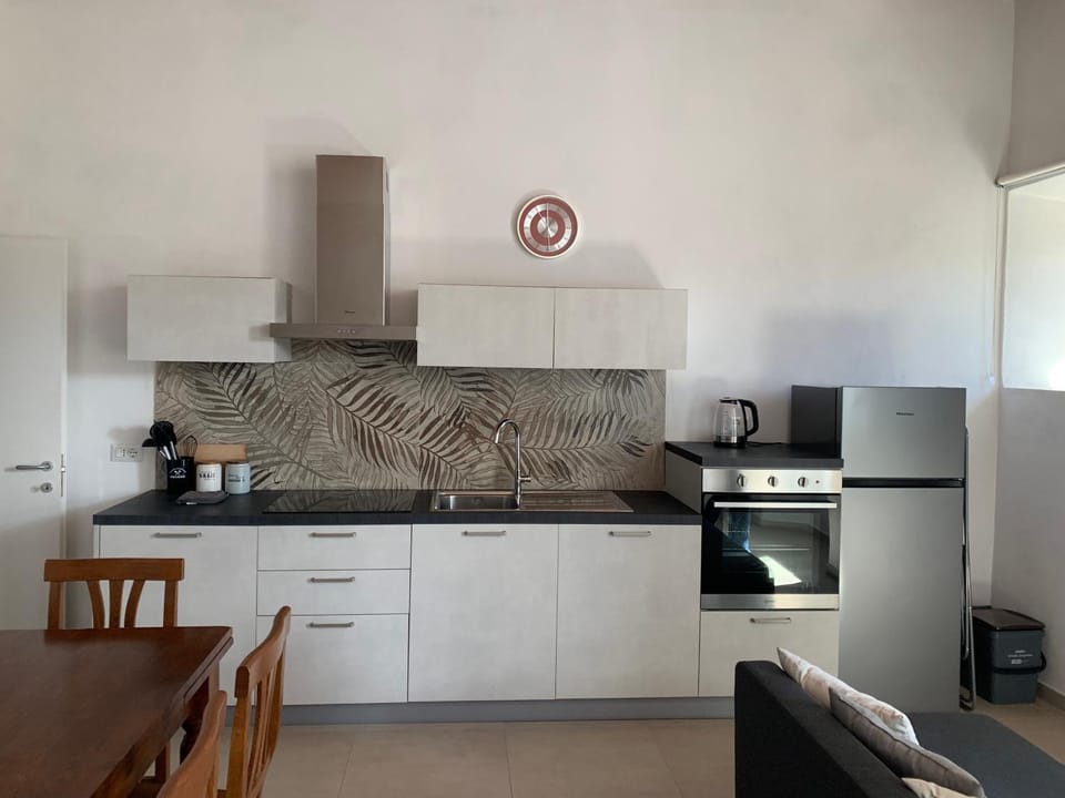 Coffee/tea facilities, Kitchen or kitchenette, pet friendly, stove